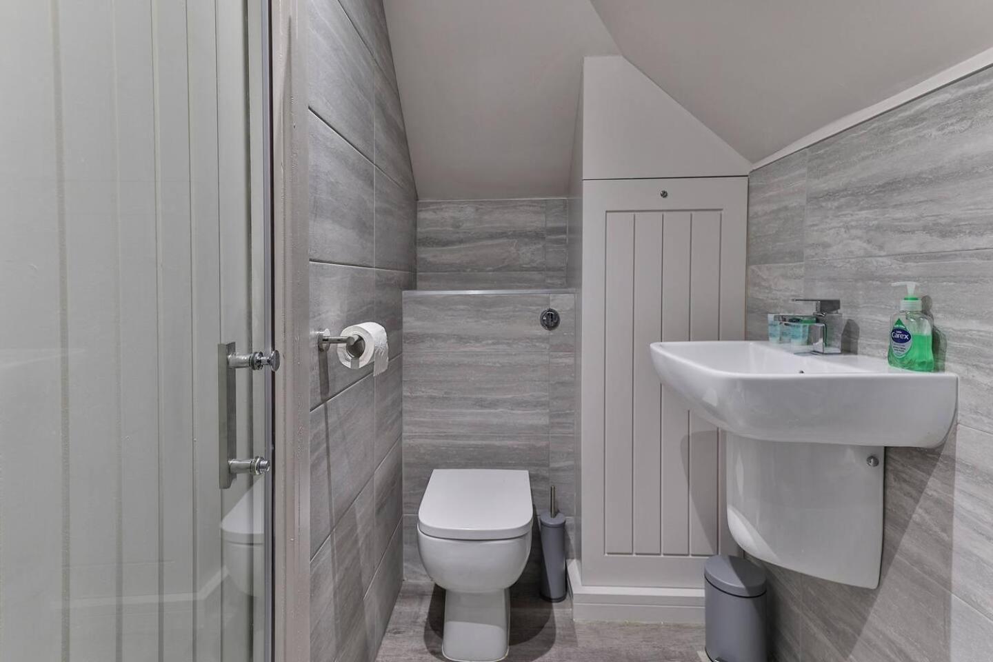 Newly Renovated 3 Bed 2 Bath Apartment & Parking Шефилд Экстерьер фото