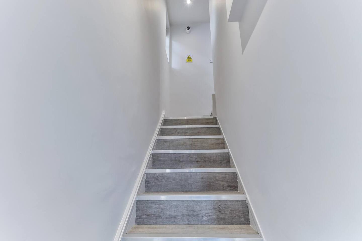 Newly Renovated 3 Bed 2 Bath Apartment & Parking Шефилд Экстерьер фото